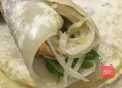 Illustration of how to make hot noodle pancakes 9