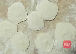 Illustration of how to make steamed buns stuffed with green onions and pork 11