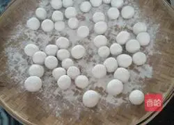 Illustration of how to make sweet wine dumplings 3