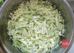 Illustration of home-style fried shredded pancakes 2