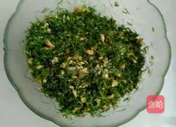 Illustration of how to make fennel and egg dumpling fillings 5