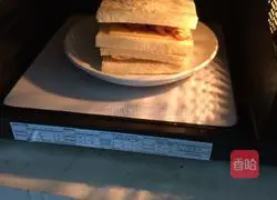  Illustration of simple and convenient sandwich making 8