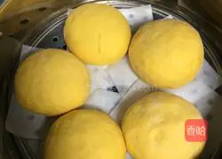 Illustration of how to make pumpkin steamed buns 10