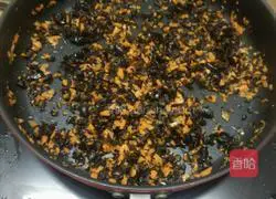 Illustration of how to make black fungus stuffed buns 6