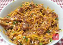 Illustration of how to make pork and pumpkin dumplings 10