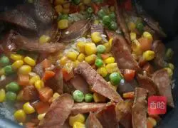 Illustration of how to cook sausage and rice 4