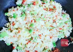 Illustration of how to make broad bean rice fried rice 6