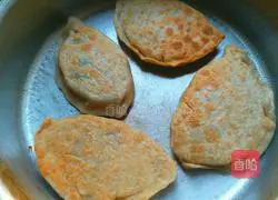 Illustration of how to make celery and pork patties 15