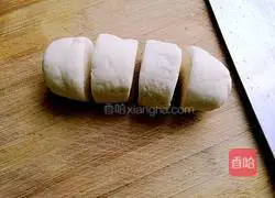 Illustration of how to make flower steamed buns 9