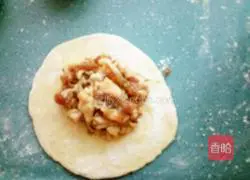 Illustration of how to make pork and green onion buns 7