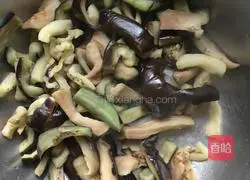 Illustration of how to make shredded eggplant noodles 3