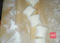 Illustration of how to make buns 6