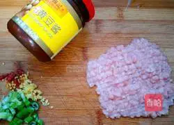 Illustration of making soybean paste noodles 1