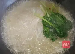 Illustration of how to make rice noodles with minced meat and omelette 7