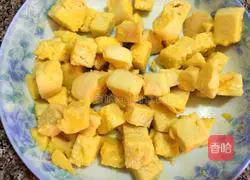 Illustration of how to make fried steamed buns with eggs 3