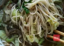 Illustration of how to make cabbage noodles 12