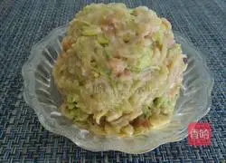 Illustration of how to make pork and zucchini dumpling fillings 8