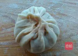 Illustration of how to make pork, mushroom, and cabbage pie 10