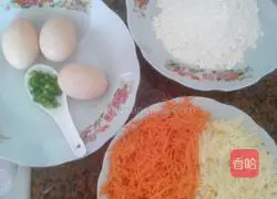 Illustration of how to make egg and potato pancakes 1