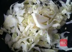 Illustration of how to make stir-fried pancakes with mustard vegetables 4