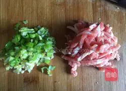 Illustration of how to make shredded pork noodles 2