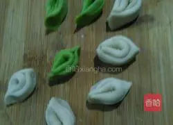 Illustration of how to make flower steamed buns 12
