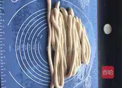 Illustration of how to make cowpea and eggplant noodles 4