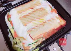 Illustration of how to make fried cheese crab sandwich (5-minute quick meal) 9