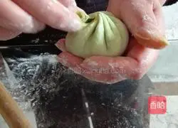 Illustration of how to make colorful stuffed buns 12