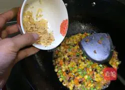 Yangzhou fried rice (family simple version) recipe illustration 6
