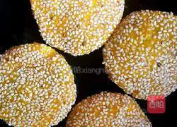 Illustration of how to make pumpkin pie with black sesame filling 8