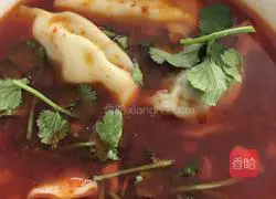 Illustration of how to make homemade sour soup dumplings 5