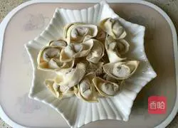 Illustration of how to make pan-fried wontons 1