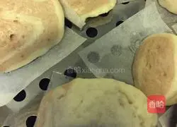 Illustration of how to make chocolate two-color steamed buns 10