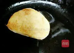 Illustration of how to make pan-fried steamed buns 1