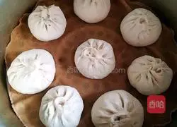 Illustration of how to make purslane meat buns 6