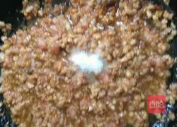 Illustration of how to make dumplings stuffed with pork and beans 9