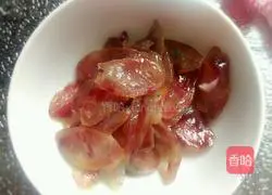 Illustration of how to make sausage fried rice 3