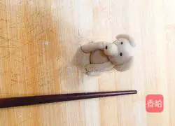 Illustration of how to make puppy steamed buns 13