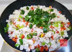 Illustration of how to make fried rice with lettuce, carrot and diced meat 13