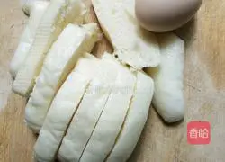 Illustration of how to make golden steamed bun slices 1
