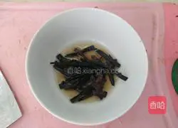 Illustration of how to make noodles with scallion oil 3