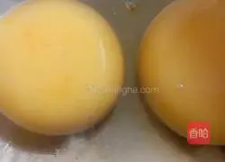 Illustration of how to make tomato, egg and egg pancakes 3