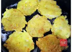Illustration of how to make corn kernel potato pancakes 9