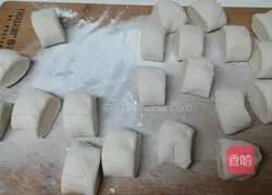 Illustration of how to make steamed buns stuffed with dried vegetables and pork 5