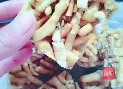 Illustration of how to make Shaqima (knead the remaining noodles for dumplings) 7