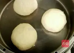 Illustration of how to make bean paste steamed buns 13
