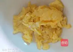 Illustration of how to make tomato and pea fried rice 2