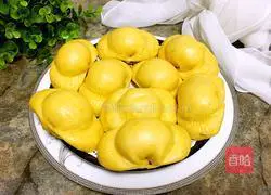 Illustration of how to make golden ingot steamed buns 20