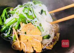 Illustration of how to make snail noodles 3